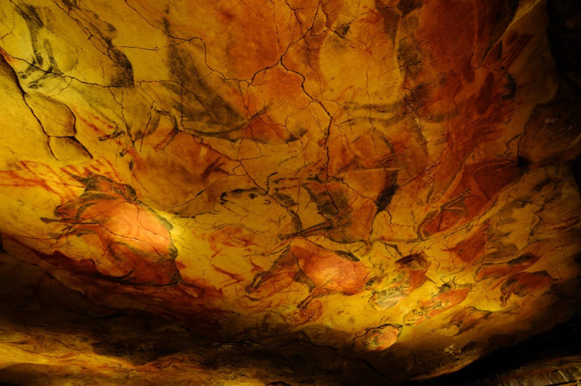 Полихромная живопись позднего палеолита в пещере Альтамира, Испания (35 000 - 11 000 лет до н.э.)