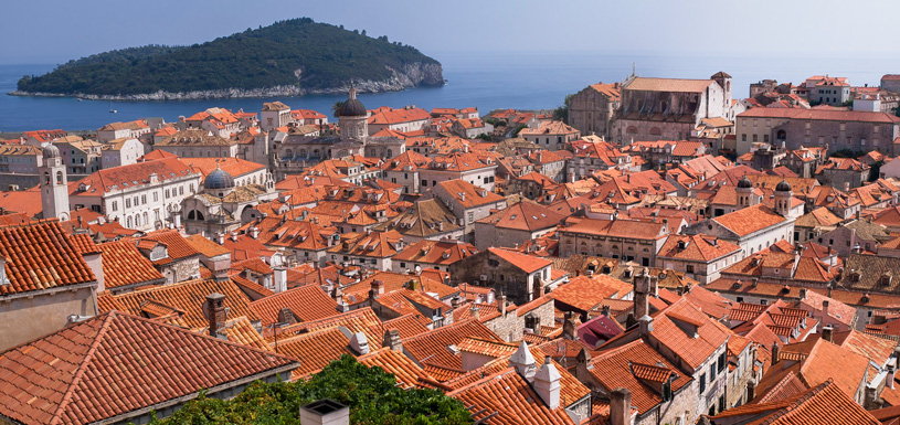 Дубровник, Хорватия, вид на старый город с черепичными крышами